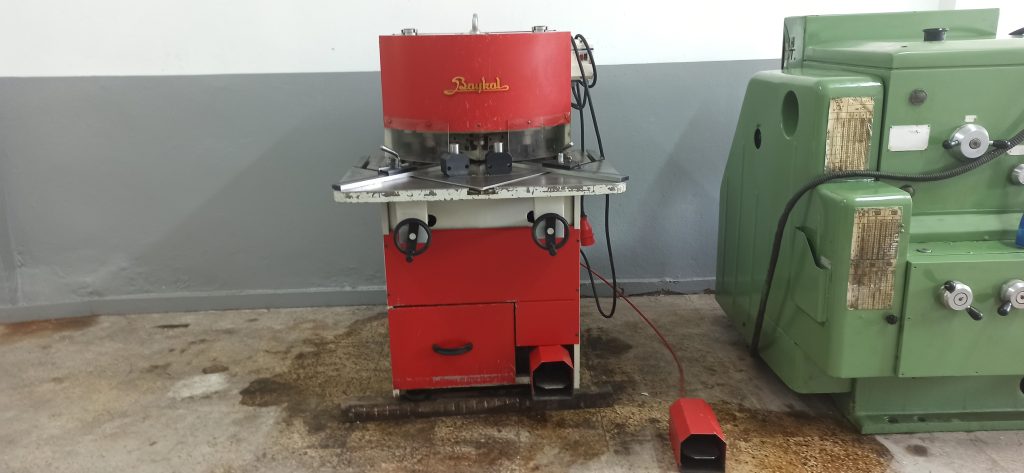 İkinci El Baykal 6 Mm Köşe Kesme Makinası
